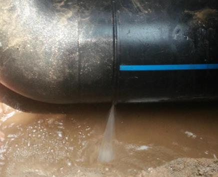 天柱楼顶渗水维修公司为大家分享下天柱卫生间漏水维修修补技术!